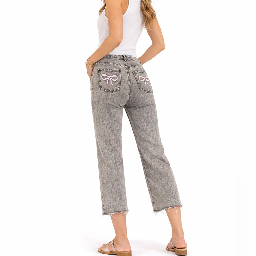EUC Ashley Mason Size 27 or 5 Gray Jeans with Pink Bow Accents Ankle Crop Pant